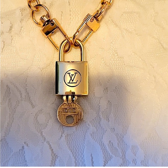 Vintage Louis Vuitton 🔐 Lock& Key #220 - Picture 1 of 3
